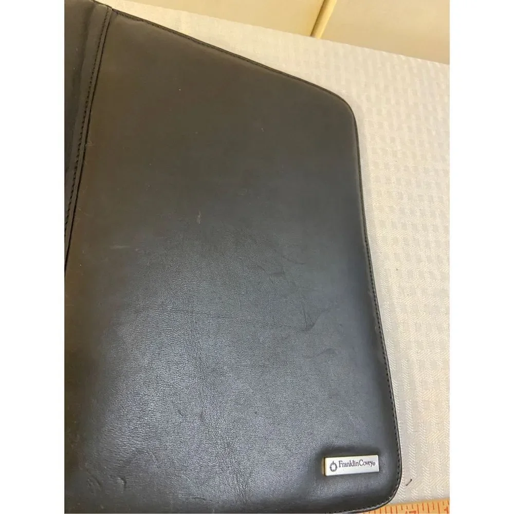 Franklin Covey black leather zipper planner 8x10‎ defect- scuffs on leather